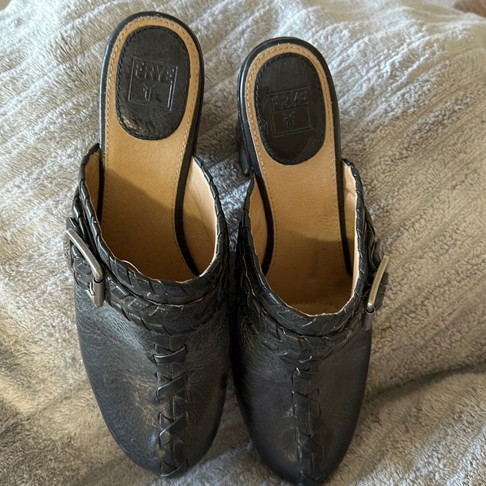 Frye black mule leather shoe